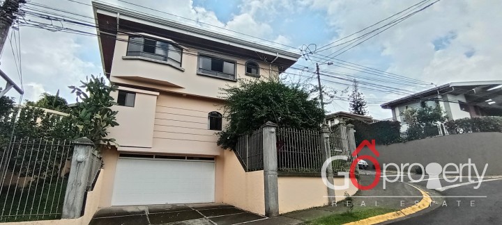 Venta de Casa Amplia en Altamonte